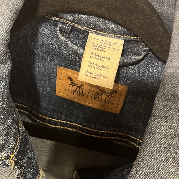 Levi's Slim Fit Denim Jacket Size Small - Picture 6 of 8